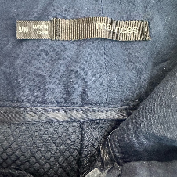 Maurices Navy Blue Lo Rise Textured‎ Shorts Size 9/10 faux cuff - Picture 8 of 8